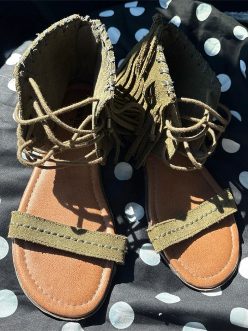 Minnetonka Havana Army Green Suede Fringe Sandal Flats Womens 7 Lace Up